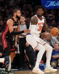  布伦森准三双尼克斯险胜老鹰夺魁