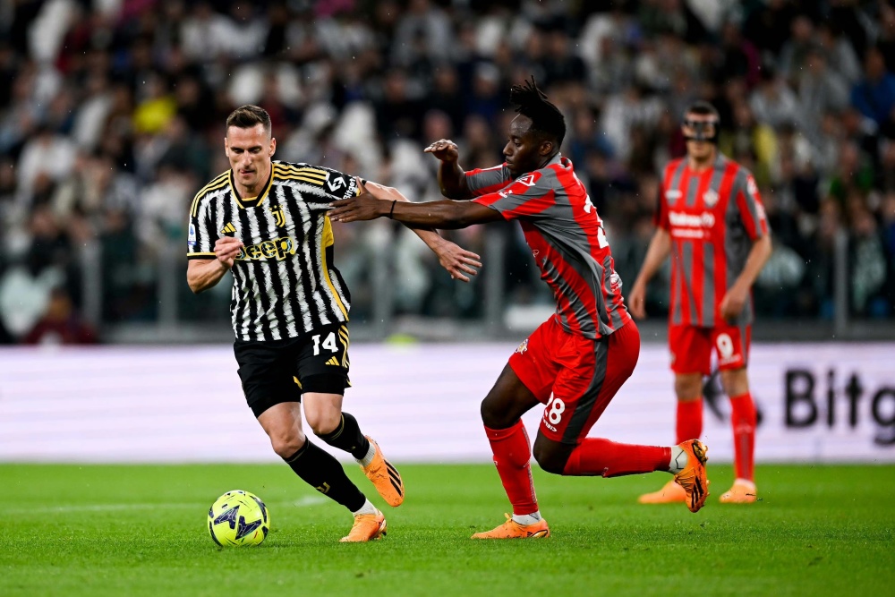  克雷莫内塞防守反击战术奏效爆冷斩获三分