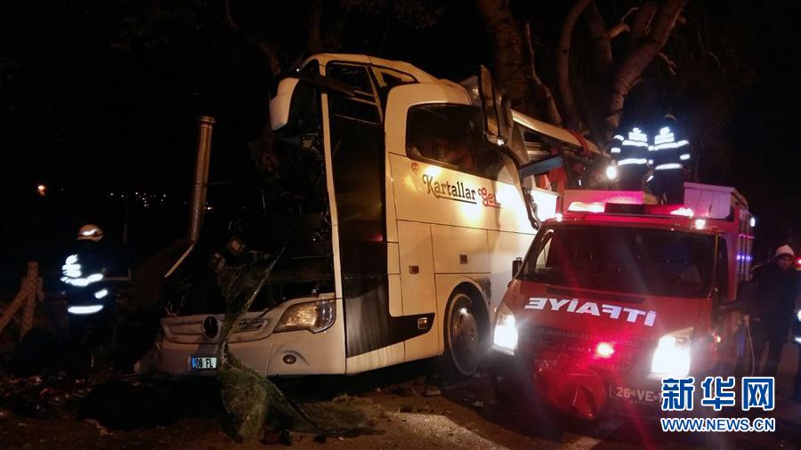  克莱蒙客场大巴遭遇车祸，全队无碍但比赛延期